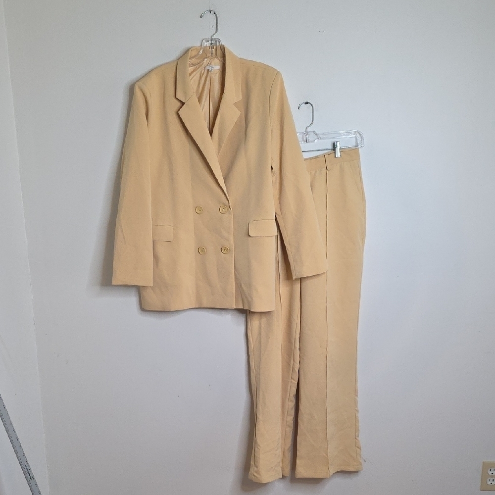 Butter Yellow Double-Breasted Blazer and Pants Set Size Medium, M.N.I Los Angele